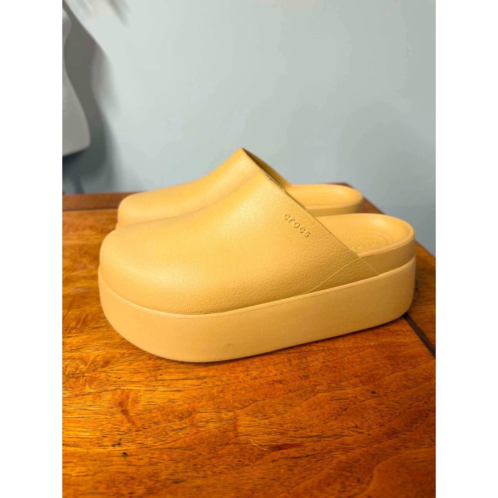 Crocs Womens 8 Dylan Wheat Loafer Clogs Platform Slip On Streetwear Chunky